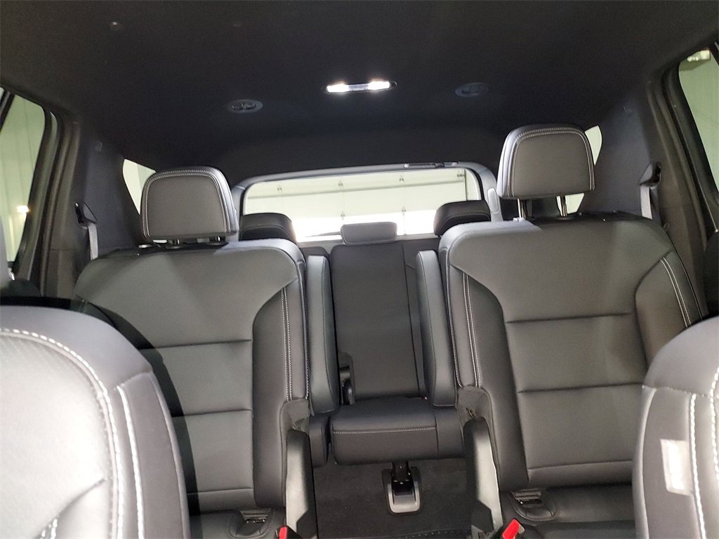 Used 2025 Chevrolet Traverse LT w/ Midnight/Sport Edition image 13
