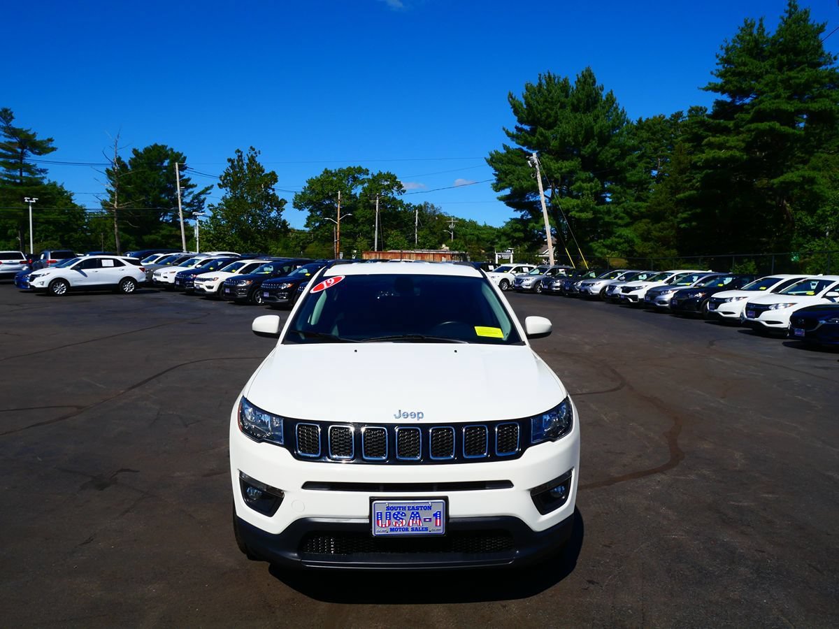Used 2019 Jeep Compass Latitude w/ Popular Equipment Group AWD/4WD image 3