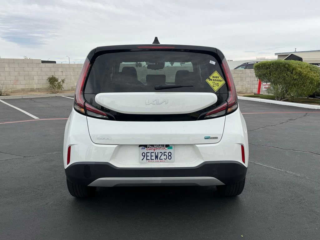 Used 2023 Kia Soul EX image 3