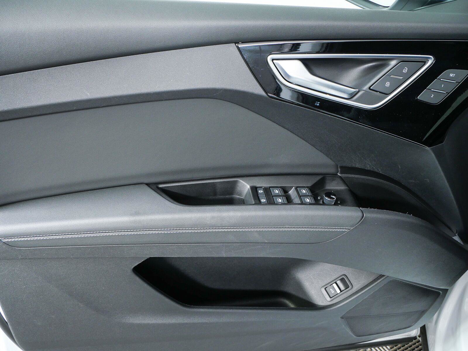 Used 2024 Audi Q4 e-tron Premium Plus w/ Premium Plus AWD/4WD image 7