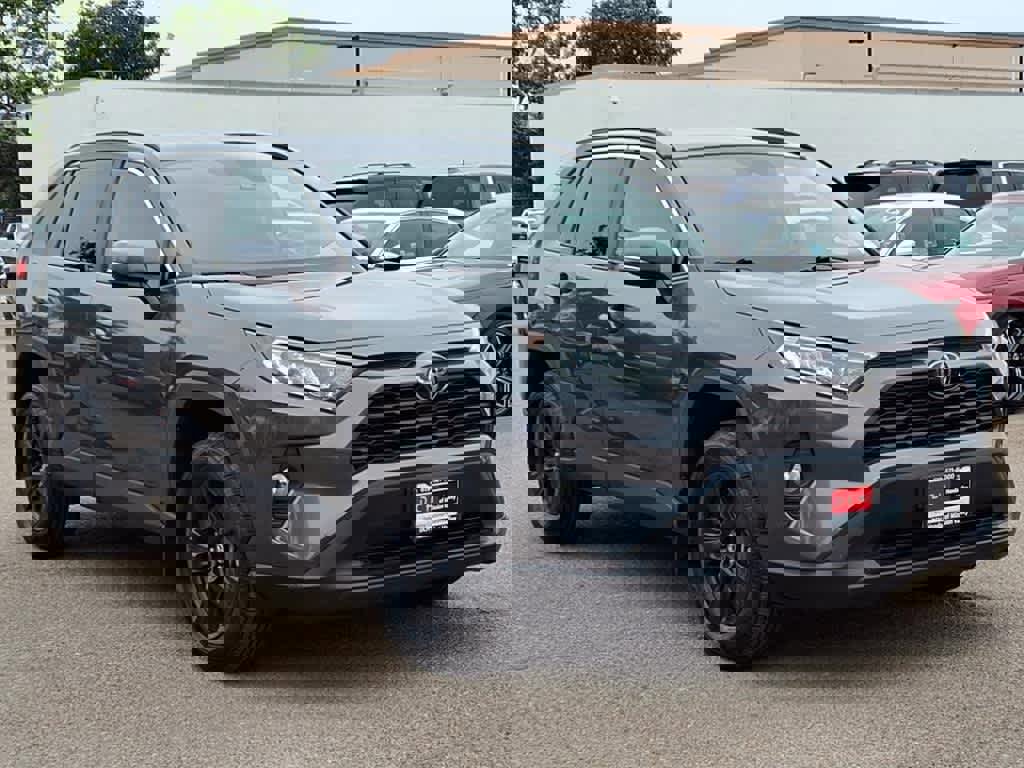 Used 2021 Toyota RAV4 XLE image 3