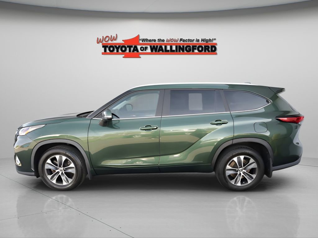 Used 2023 Toyota Highlander XLE AWD/4WD image 2