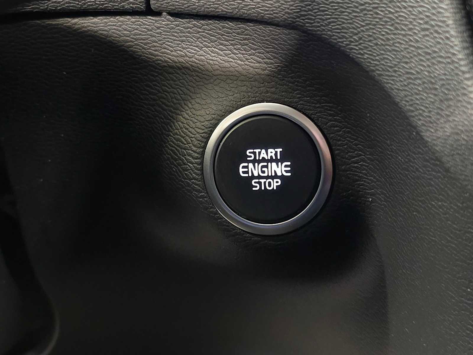 Used 2019 Volvo XC40 T5 Momentum image 20