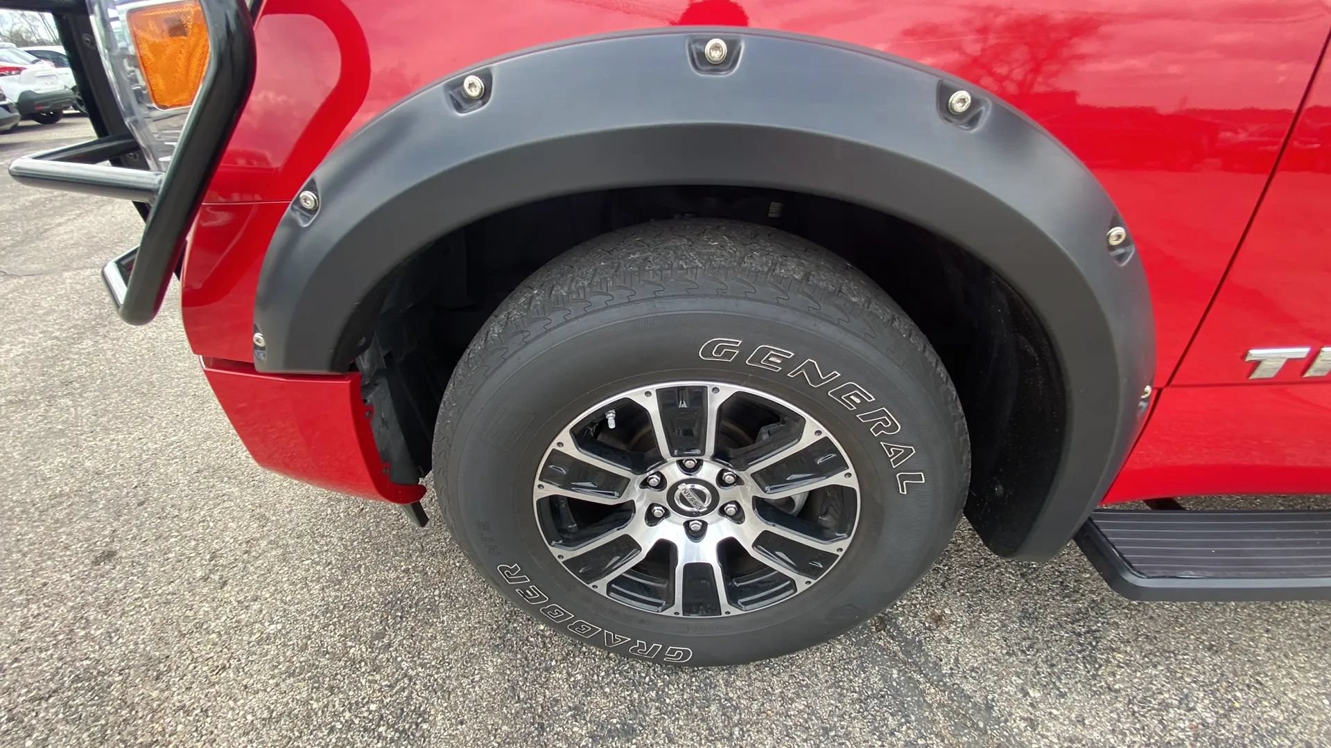 Used 2022 Nissan Titan SV AWD/4WD image 17