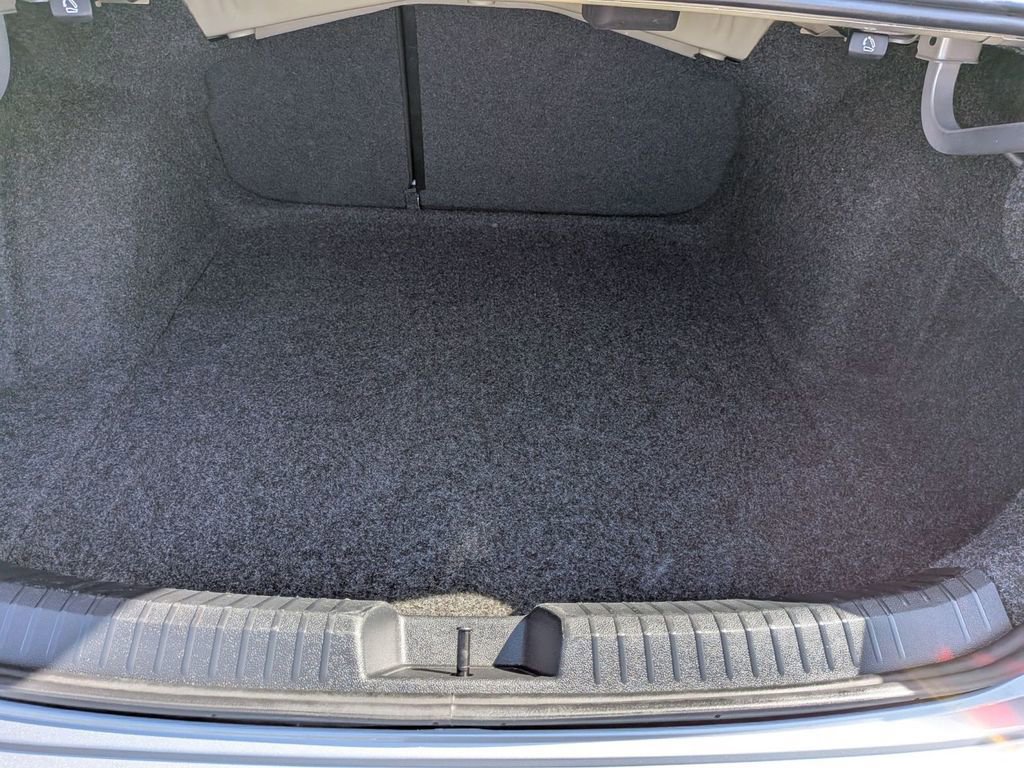 Used 2025 Volkswagen Jetta SE image 29