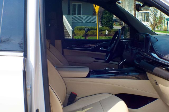 Used 2021 Cadillac Escalade Premium Luxury w/ Performance Package AWD/4WD image 46