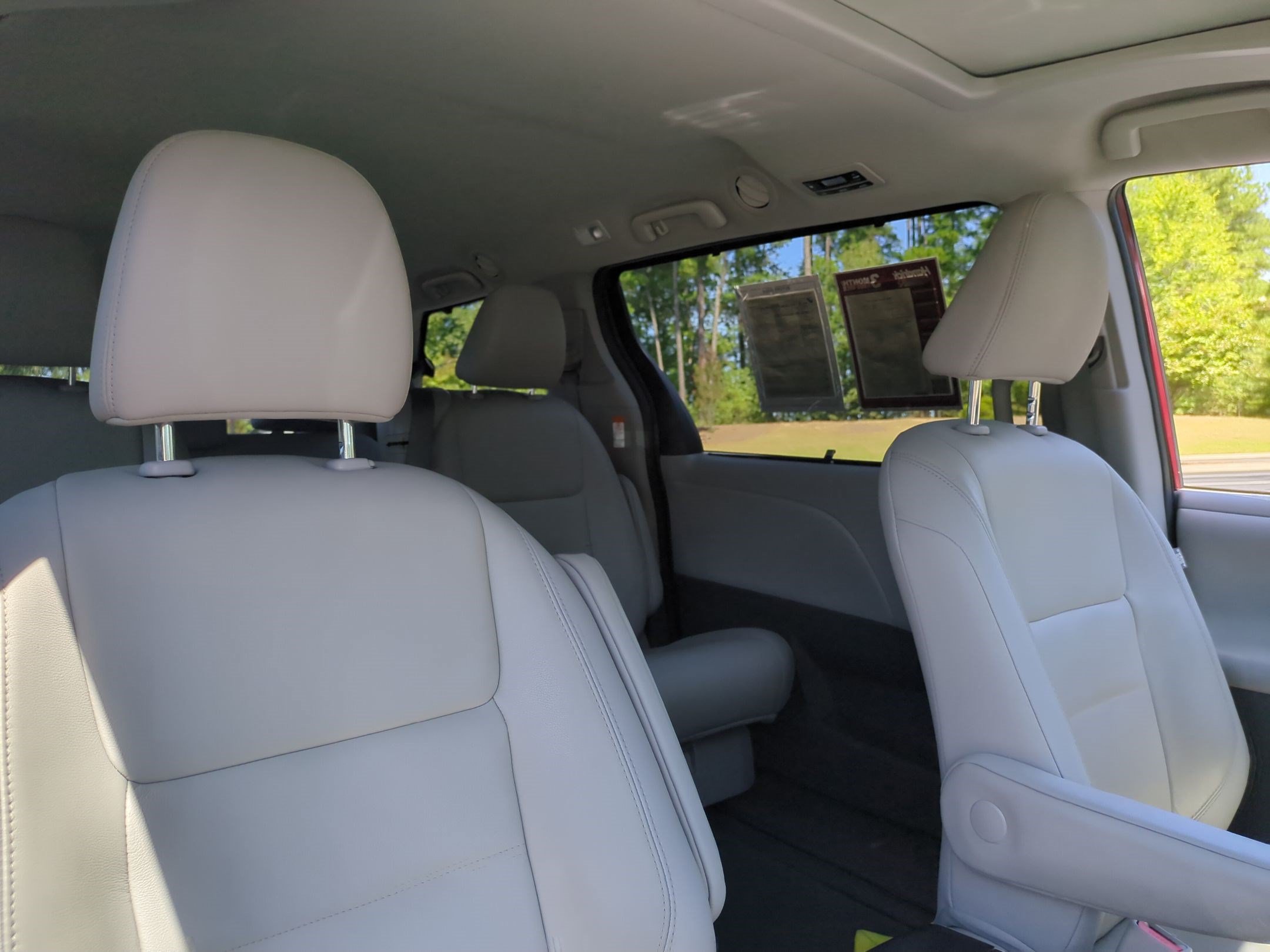 Used 2020 Toyota Sienna XLE FWD image 42