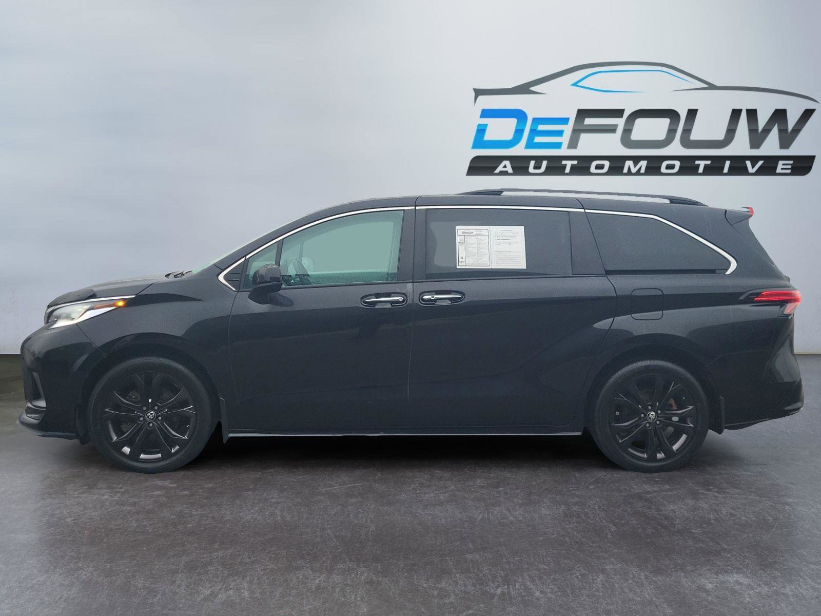 Used 2023 Toyota Sienna XLE image 6