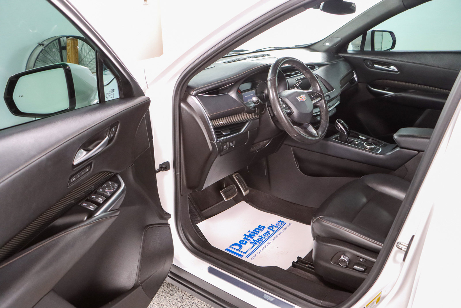 Used 2023 Cadillac XT4 Sport w/ Sun And Sound Package AWD/4WD image 3