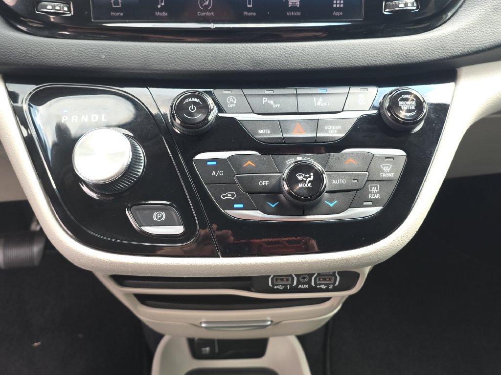 Used 2023 Chrysler Pacifica Touring-L FWD image 23
