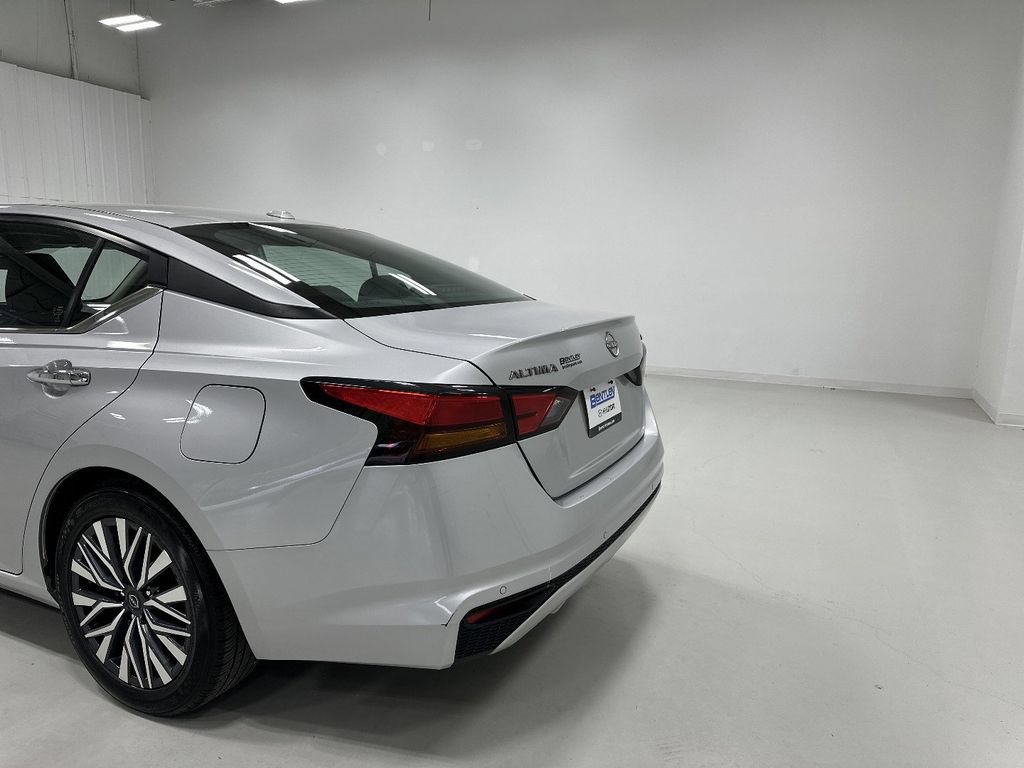 Used 2024 Nissan Altima 2.5 SV FWD image 15