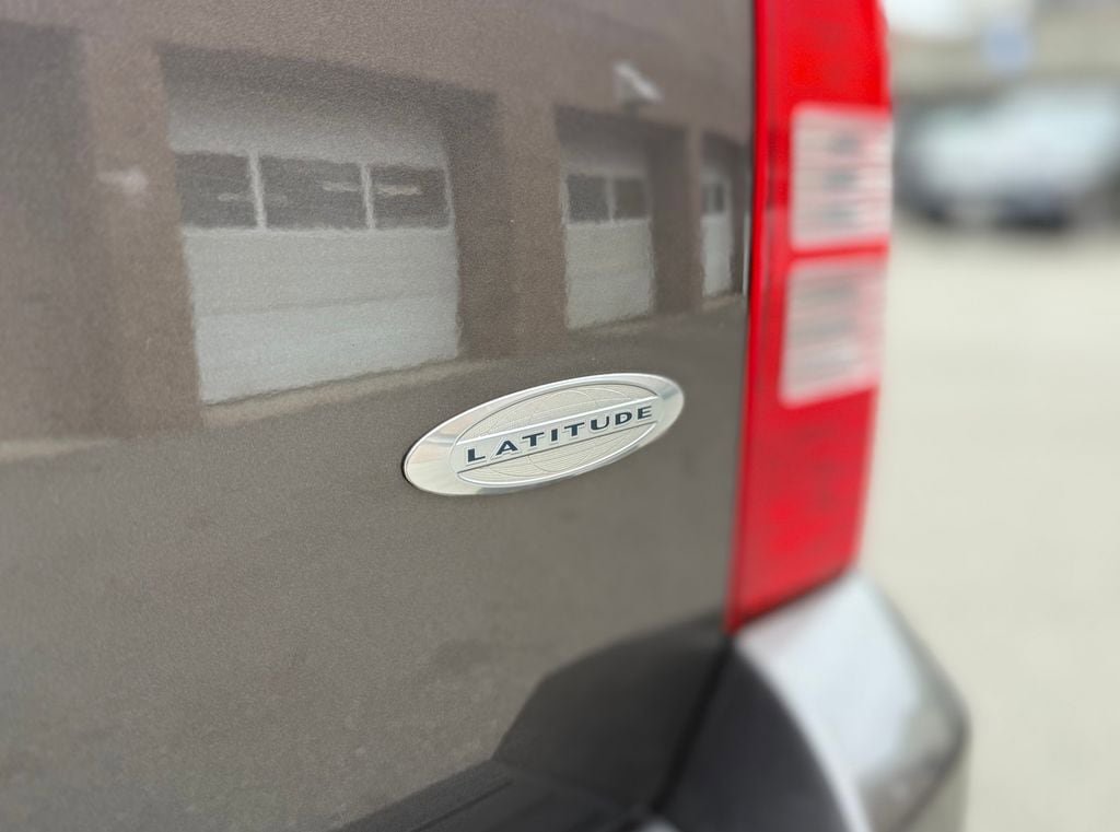 Used 2016 Jeep Patriot Latitude AWD/4WD image 25
