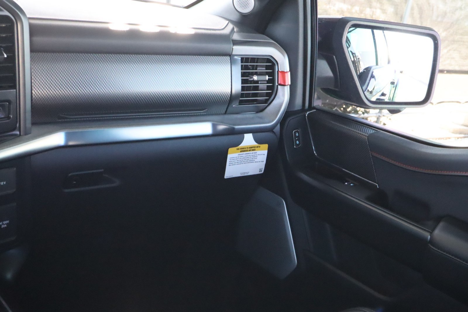 Used 2025 Ford F150 Raptor AWD/4WD image 32