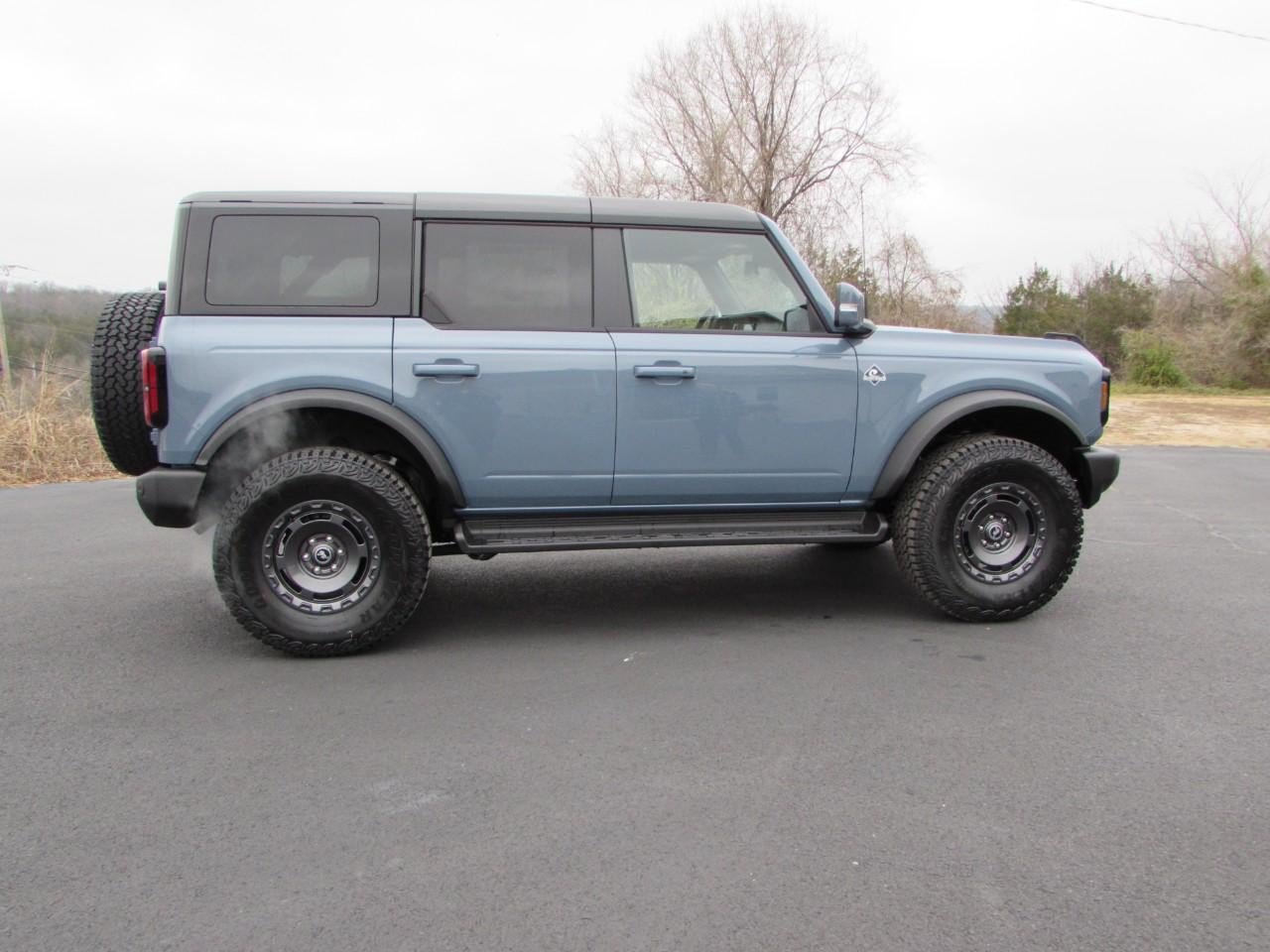 New 2025 Ford Bronco Outer Banks w/ Sasquatch Package AWD/4WD image 8
