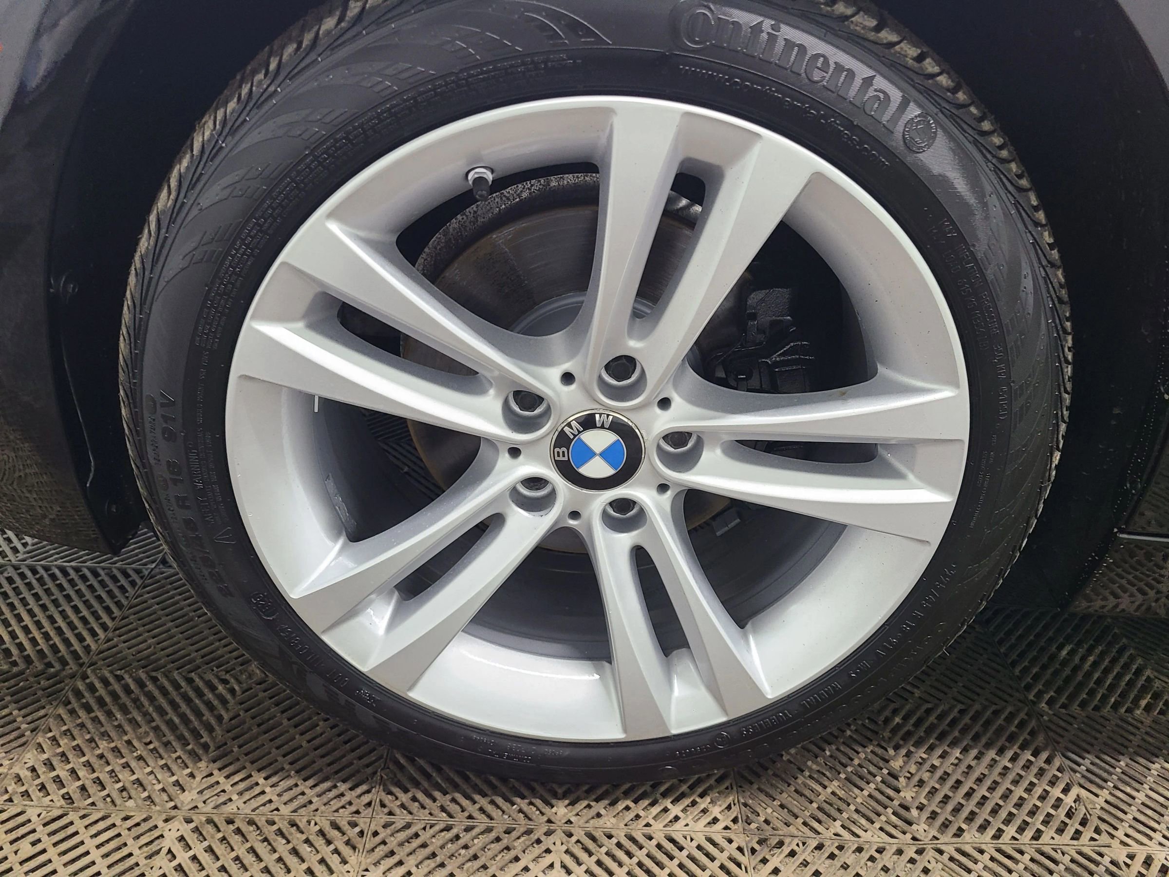 Used 2018 BMW 330i xDrive Sedan w/ Convenience Package image 18