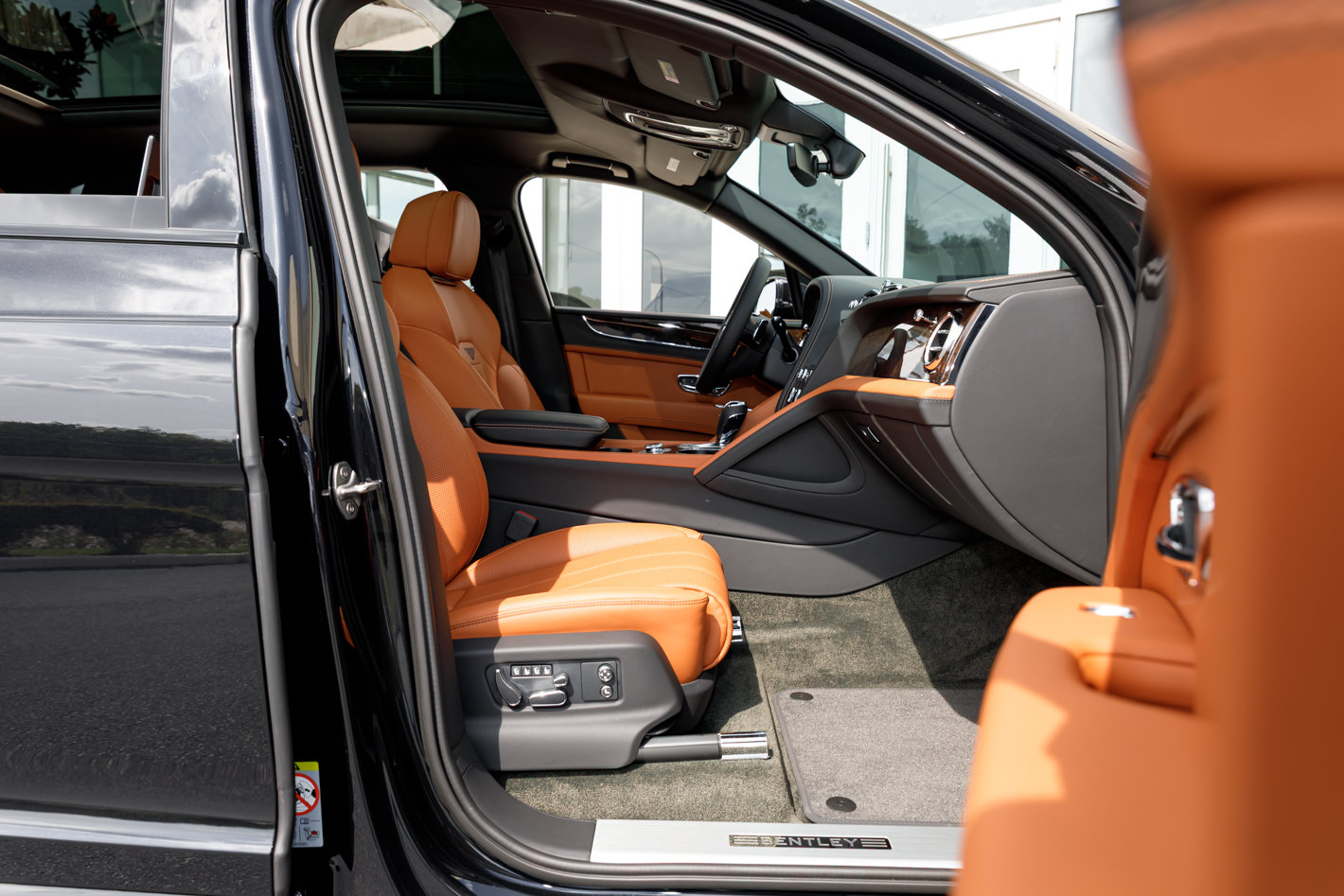 Certified 2023 Bentley Bentayga Extended Wheelbase AWD/4WD image 59