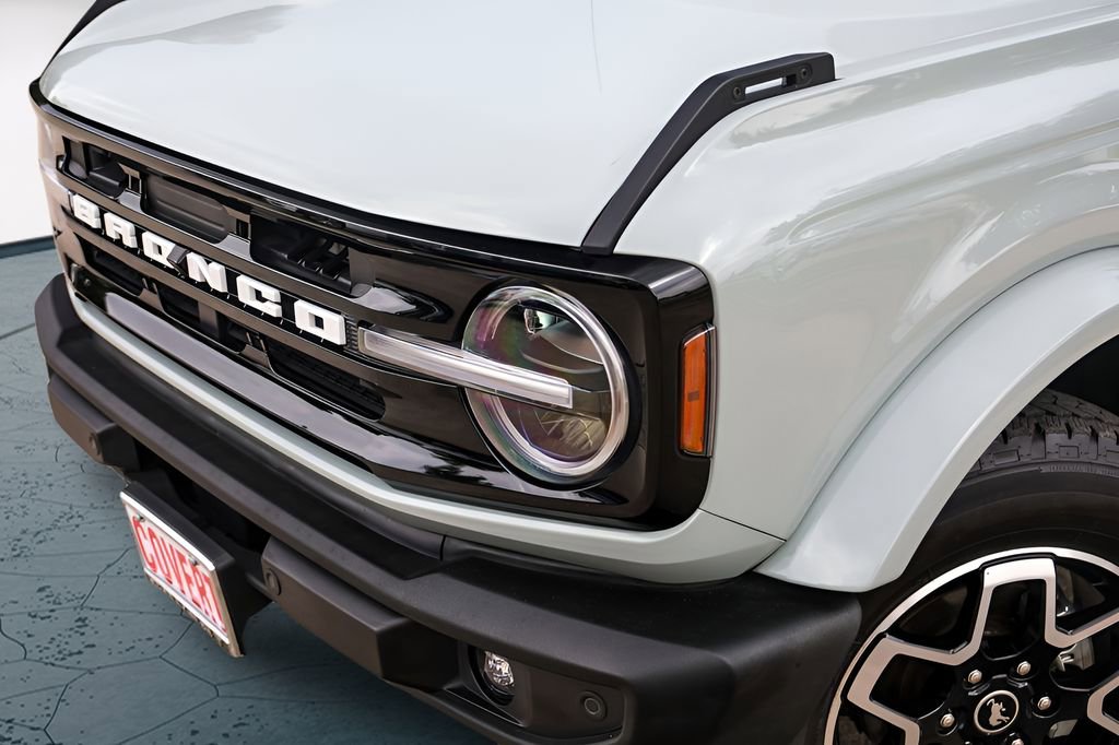 Used 2024 Ford Bronco Outer Banks AWD/4WD image 3