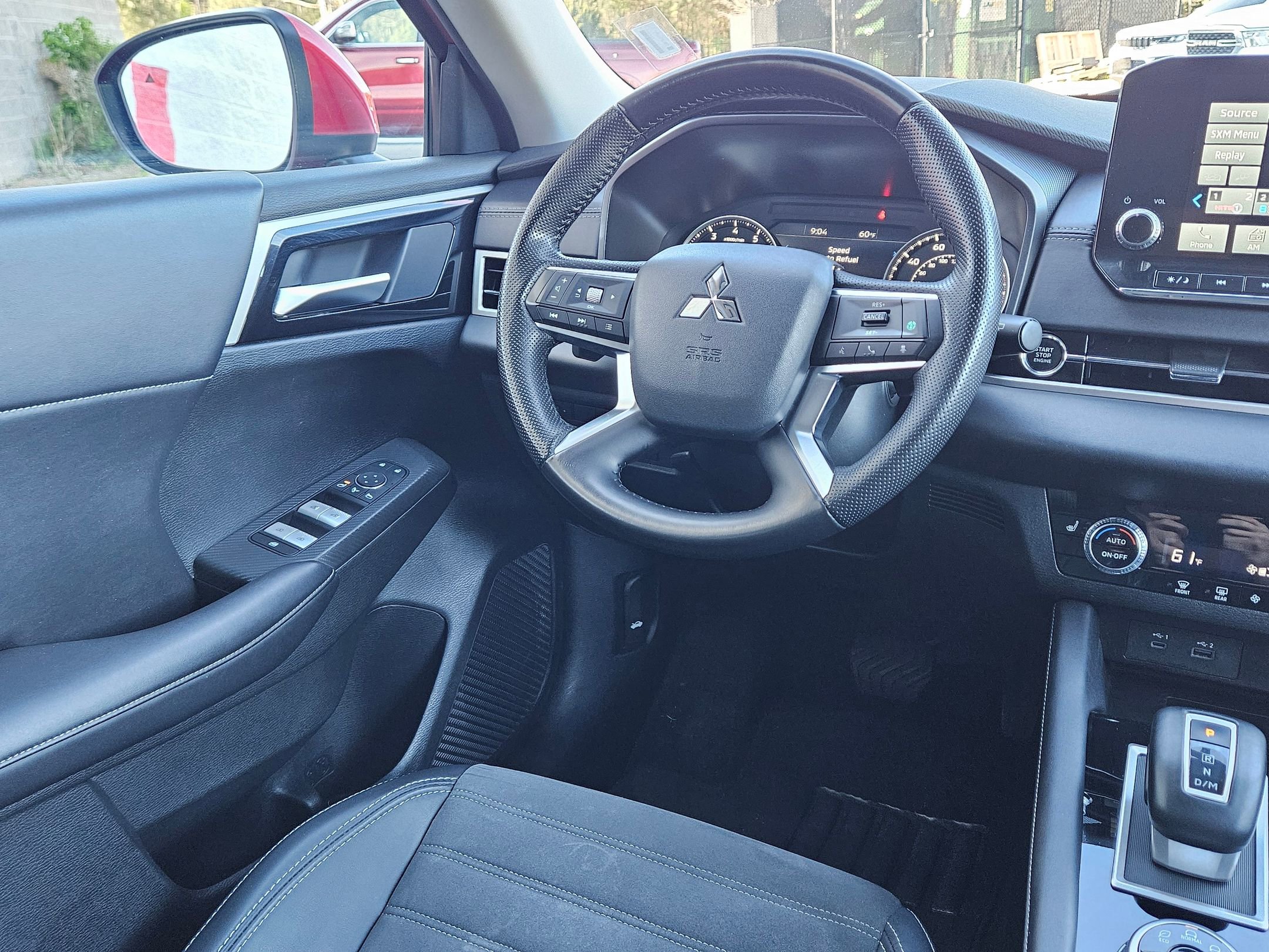 Used 2024 Mitsubishi Outlander SE image 9