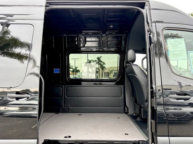 Used 2024 Mercedes-Benz Sprinter 3500 image 28