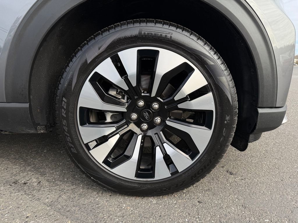 Used 2025 Ford Explorer Platinum w/ LUX Leather Package image 13