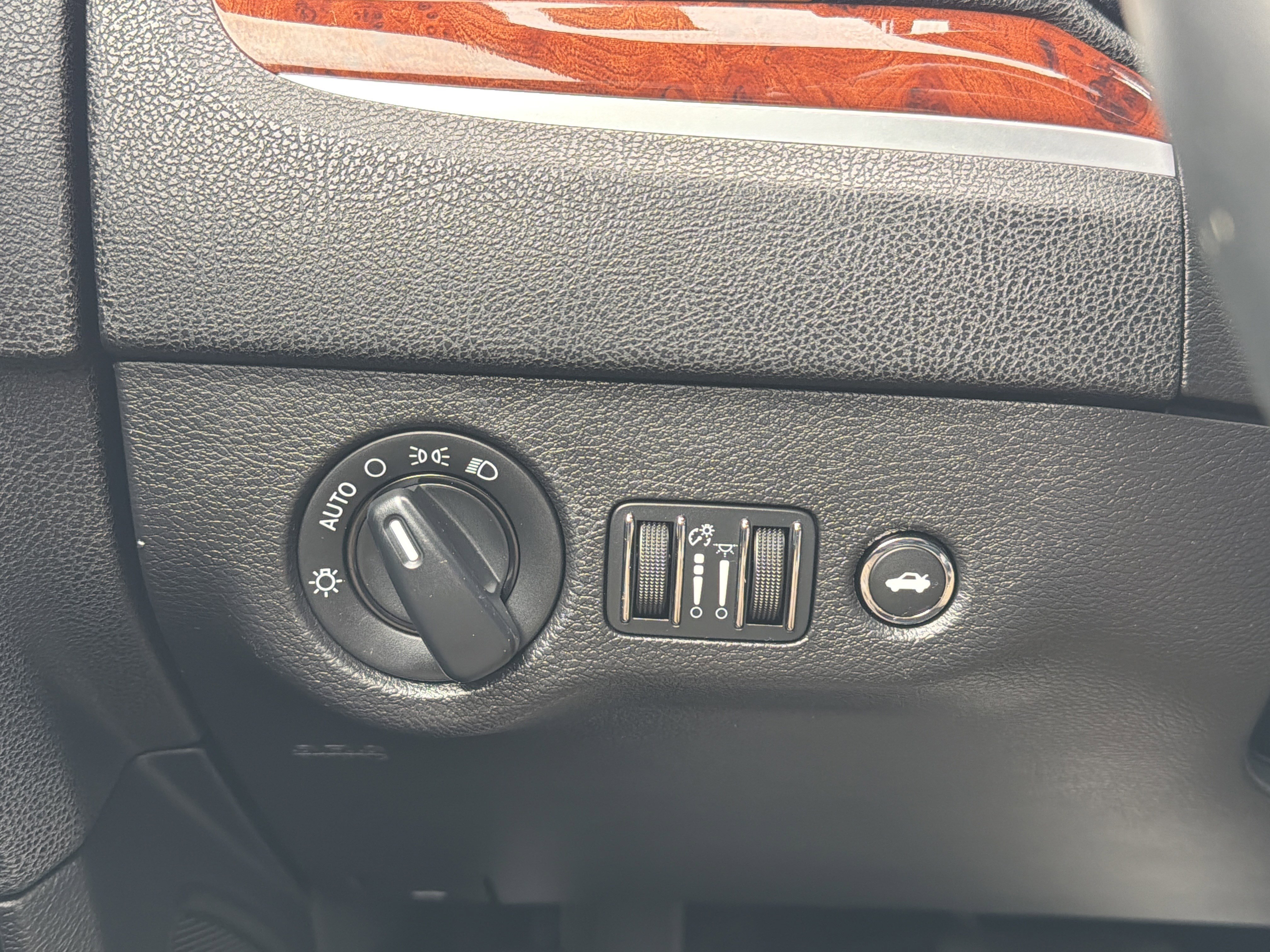 Used 2013 Chrysler 300 image 16