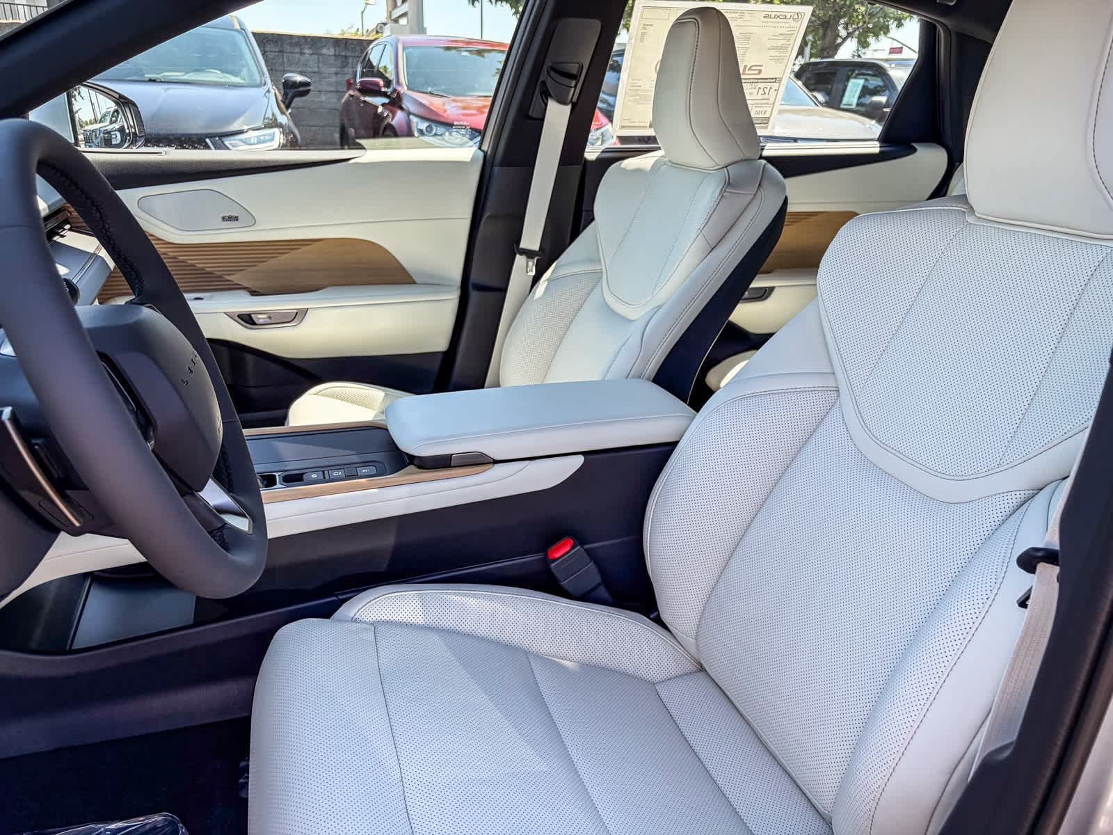 New 2026 Lexus ES 350e FWD image 18