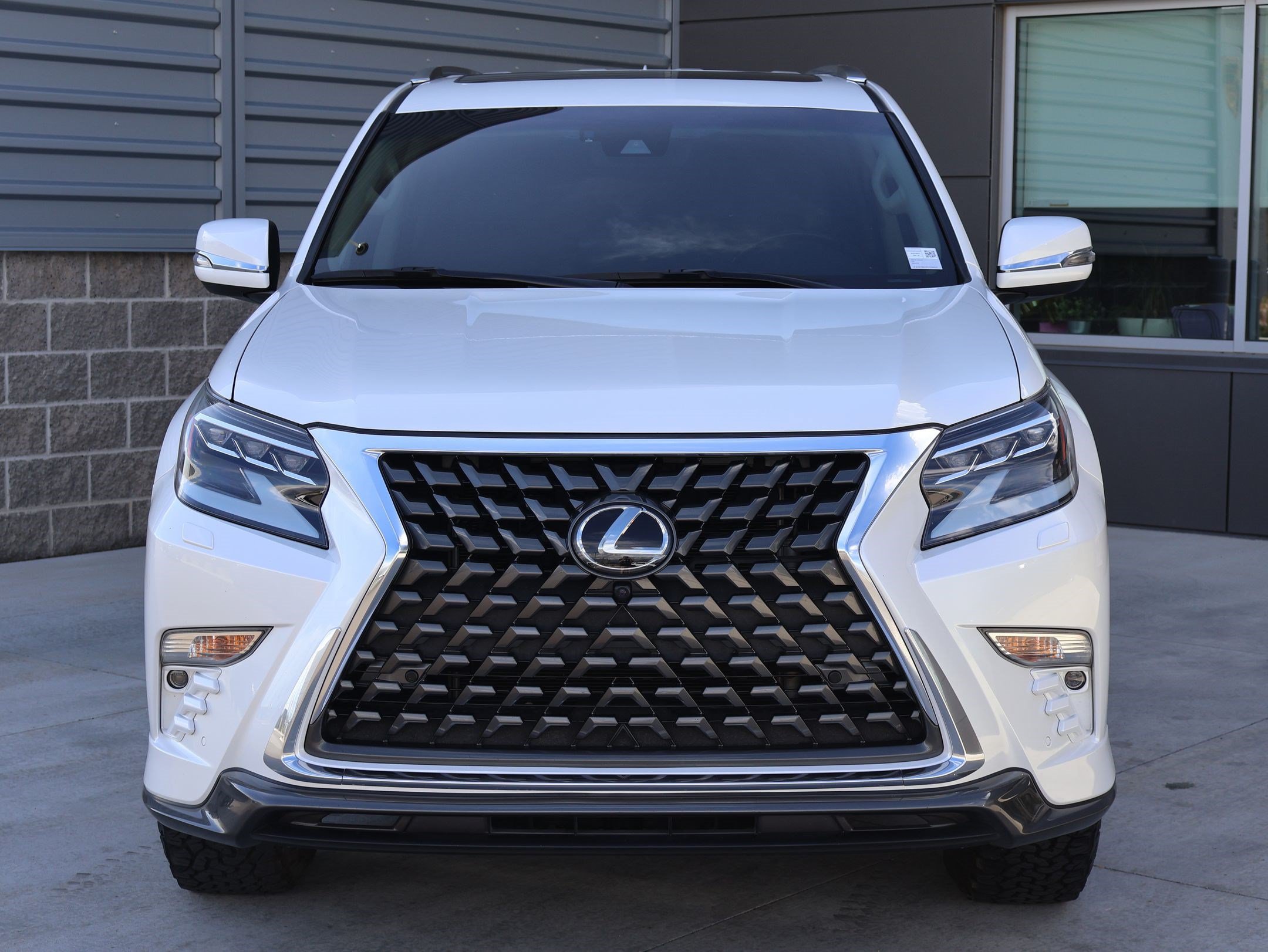 Used 2023 Lexus GX 460 Luxury w/ Sport Design Package AWD/4WD image 2