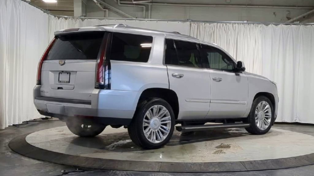 Used 2015 Cadillac Escalade Platinum image 10