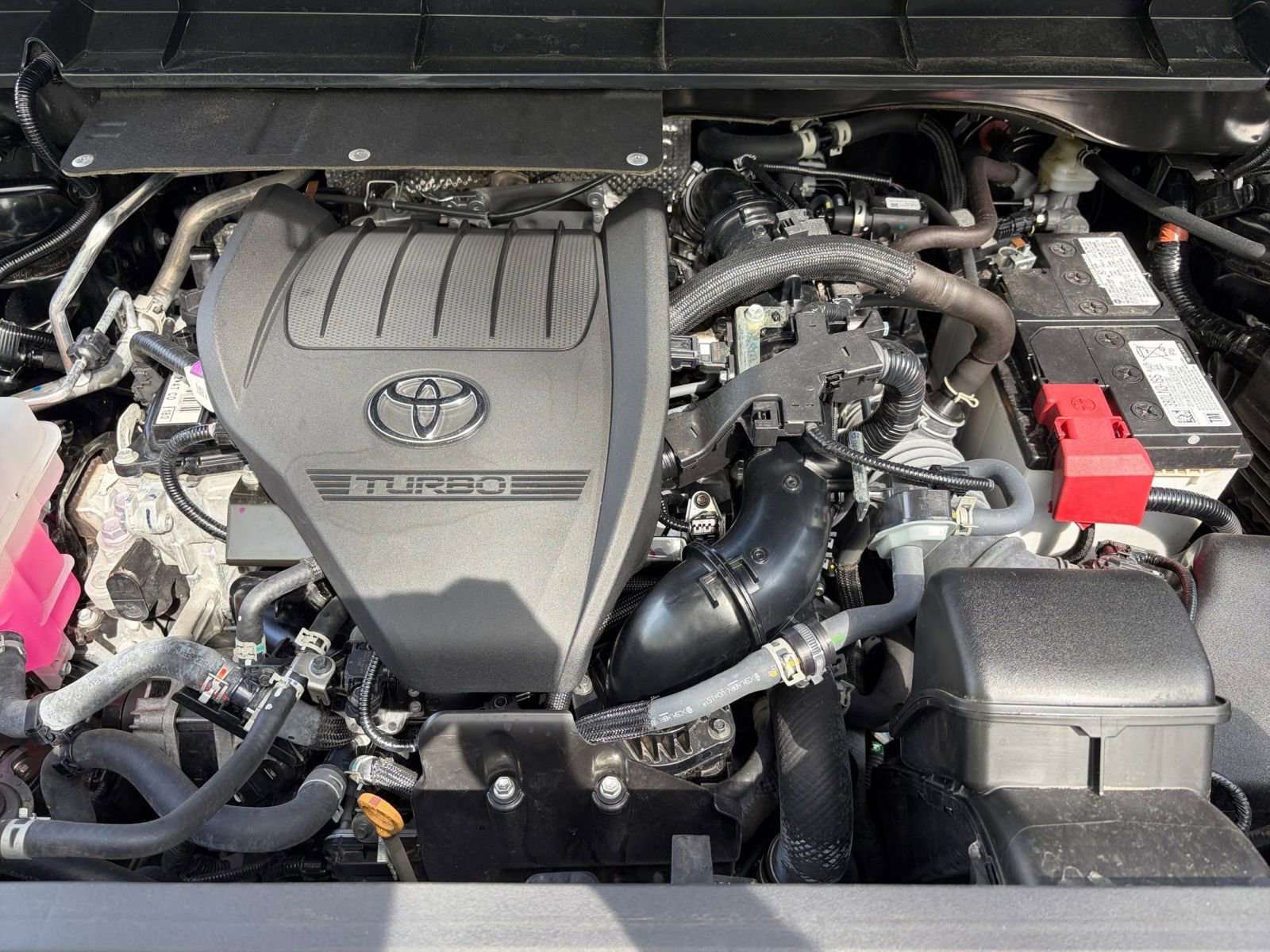 Used 2025 Toyota Highlander LE FWD image 34