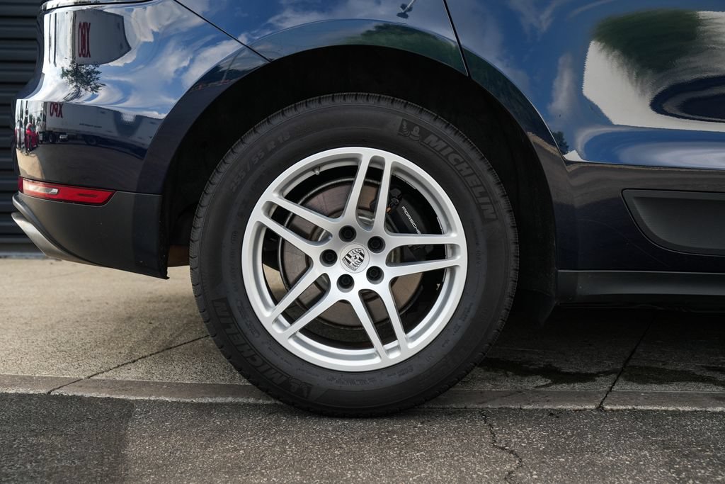 Certified 2021 Porsche Macan AWD/4WD image 37
