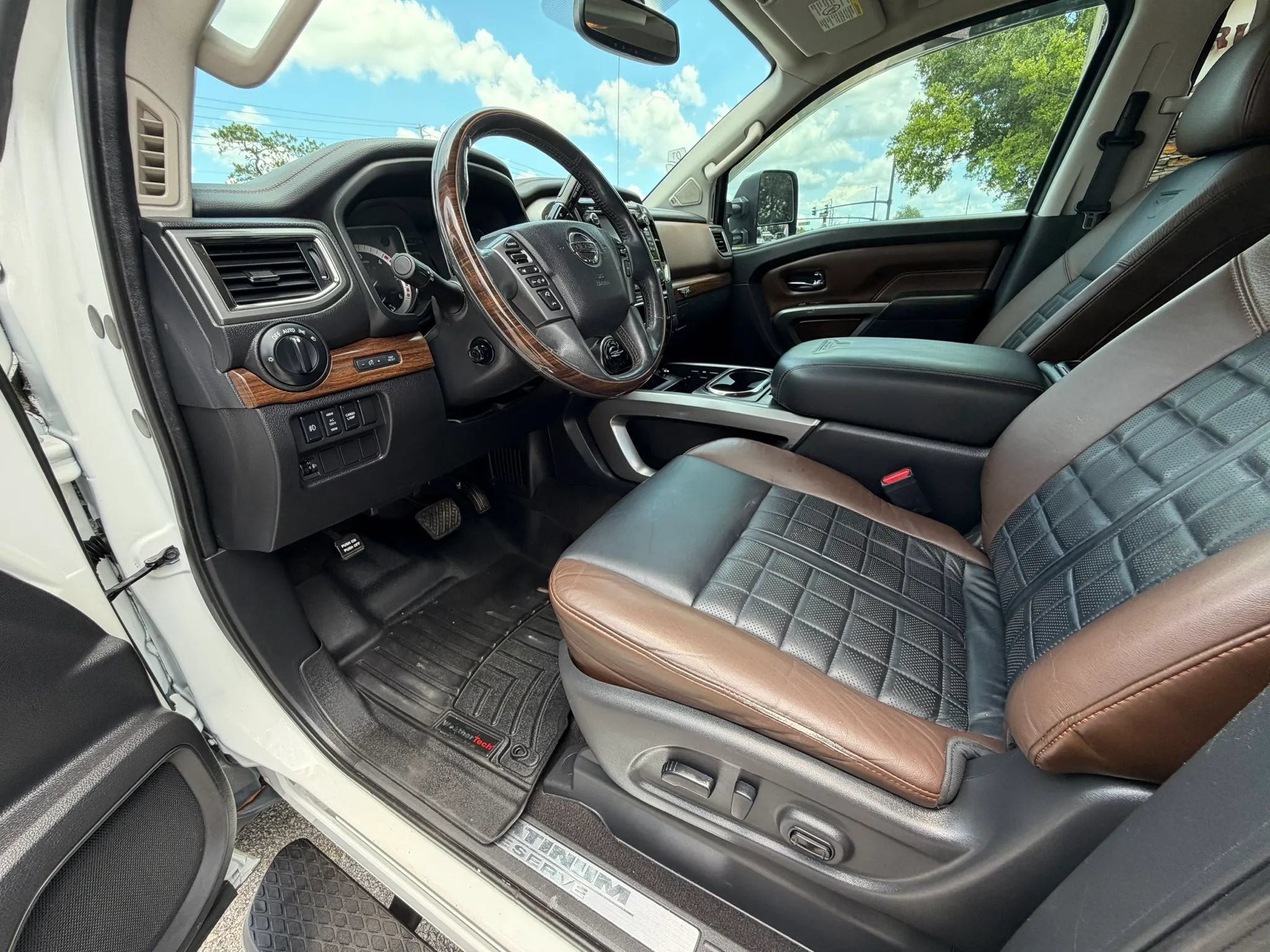 Used 2017 Nissan Titan Platinum Reserve AWD/4WD image 22