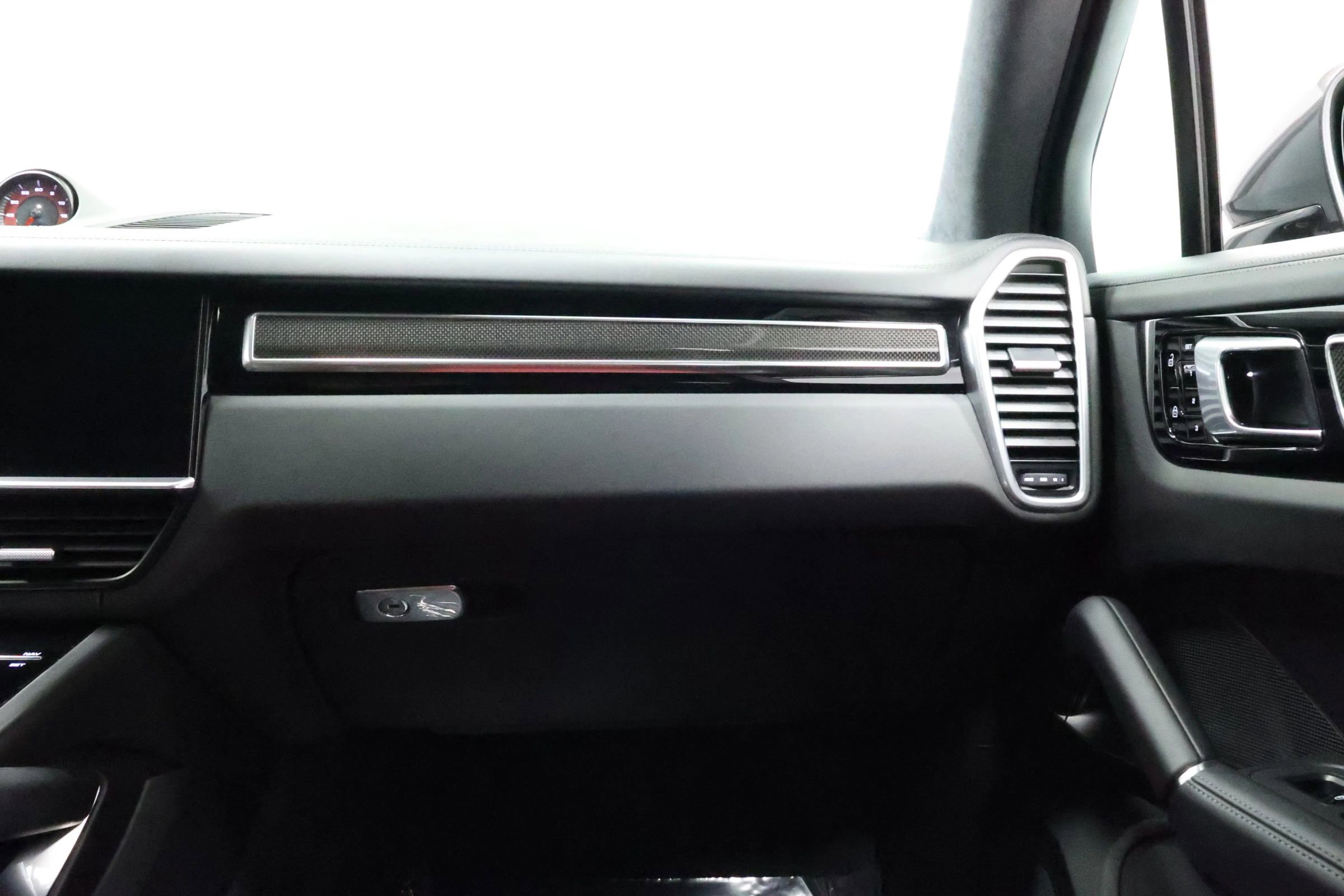 Used 2020 Porsche Cayenne Turbo image 86