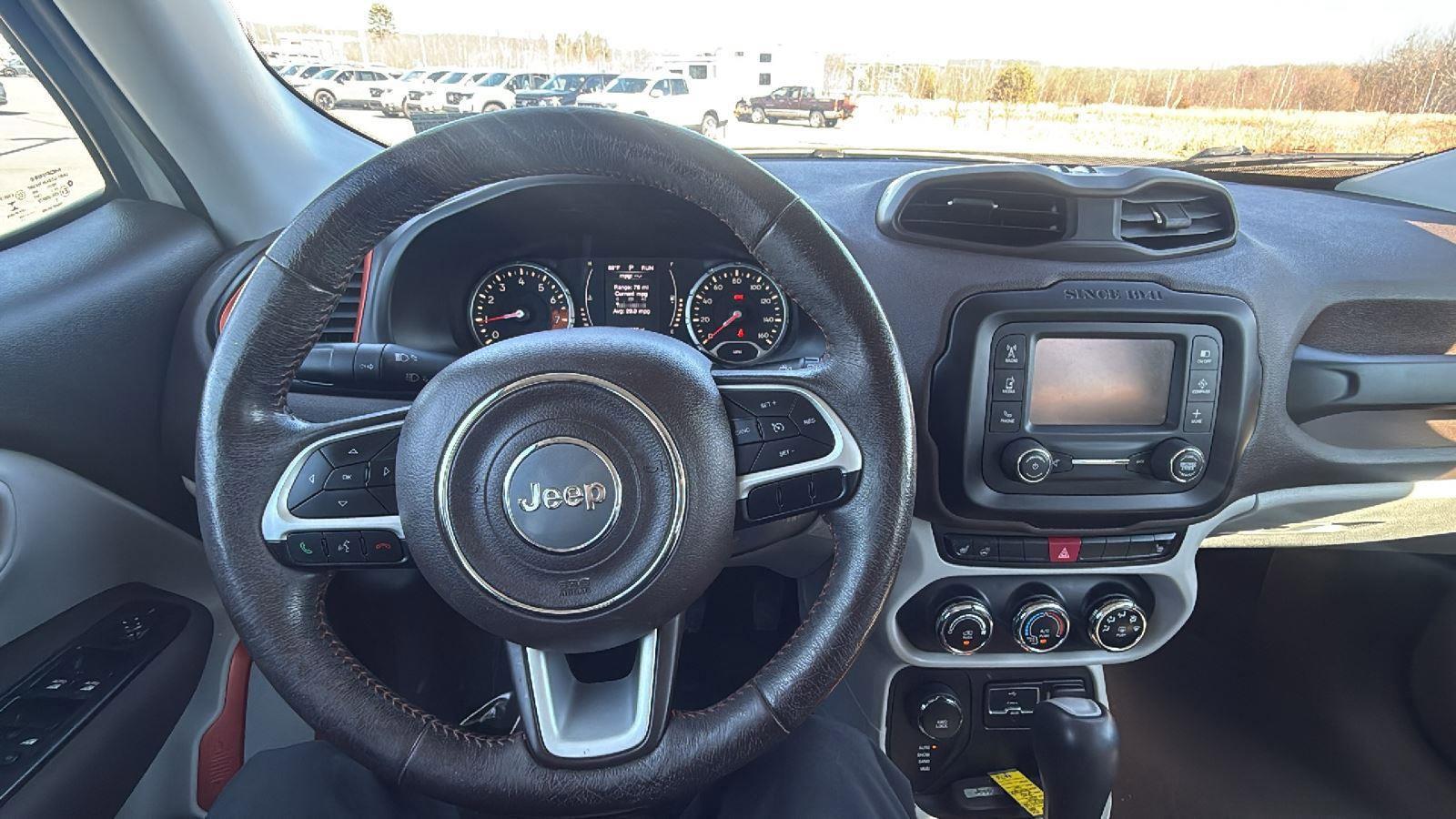 Used 2015 Jeep Renegade Latitude w/ Cold Weather Group image 28