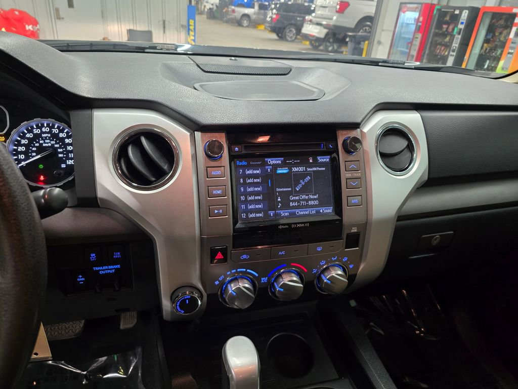 Used 2018 Toyota Tundra SR5 w/ SR5 Upgrade Package AWD/4WD image 23
