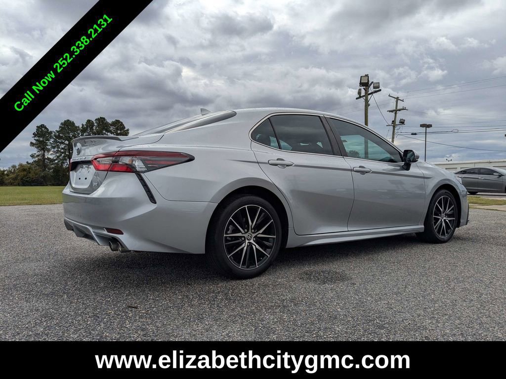 Used 2024 Toyota Camry SE image 4