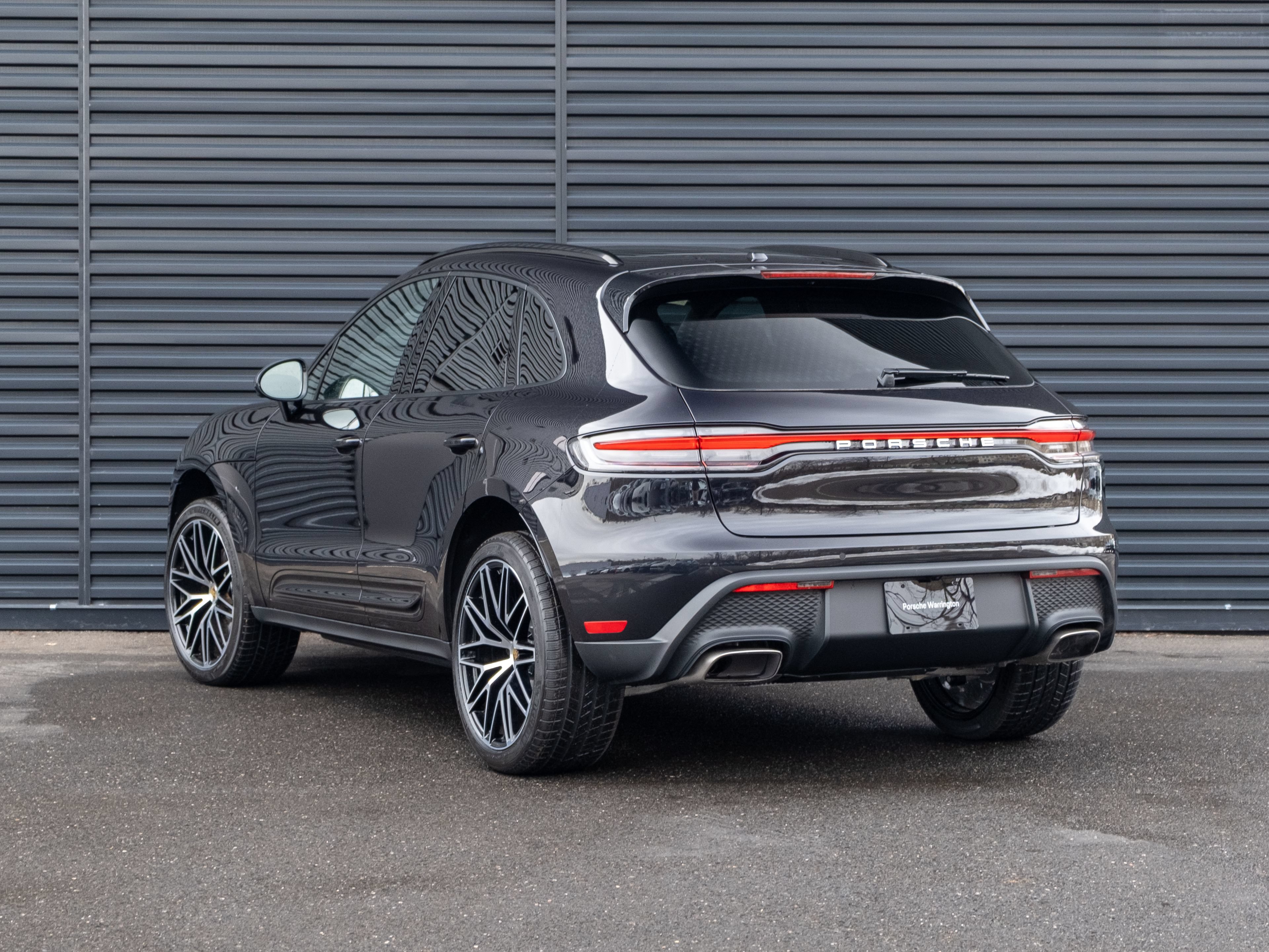 Certified 2026 Porsche Macan AWD/4WD image 3