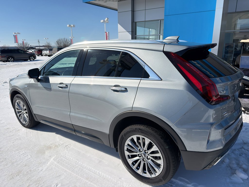 Used 2025 Cadillac XT4 Premium Luxury image 7