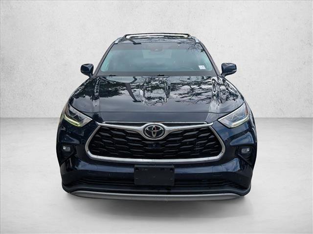 Used 2022 Toyota Highlander Platinum AWD/4WD image 2
