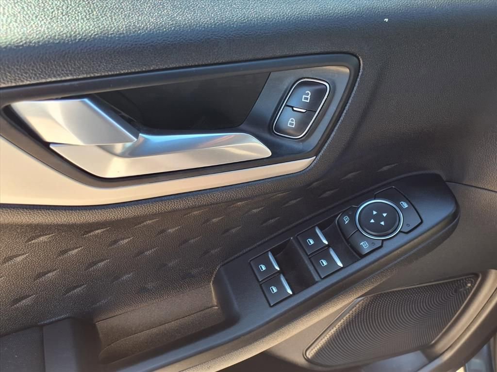 Used 2020 Ford Escape SE image 22