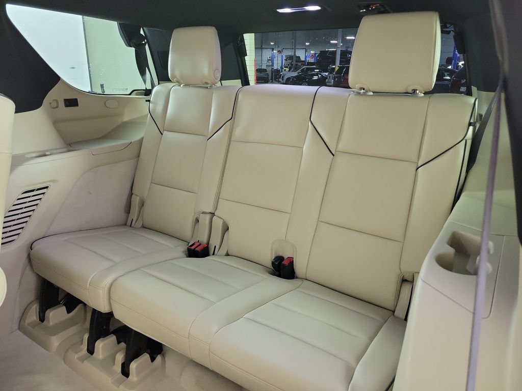 Used 2024 Cadillac Escalade Premium Luxury AWD/4WD image 11