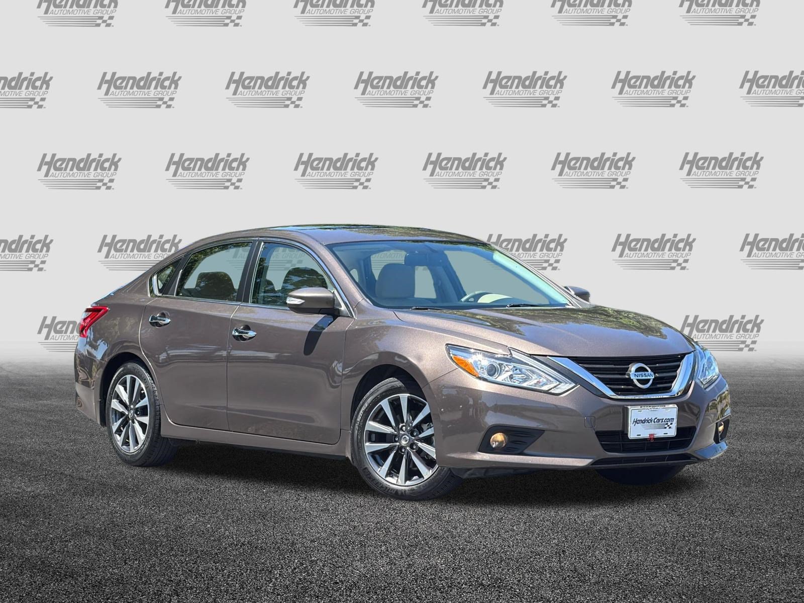 Used 2016 Nissan Altima 2.5 SV w/ Convenience Package FWD image 2