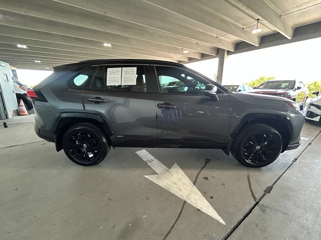 Used 2025 Toyota RAV4 XSE AWD/4WD image 7