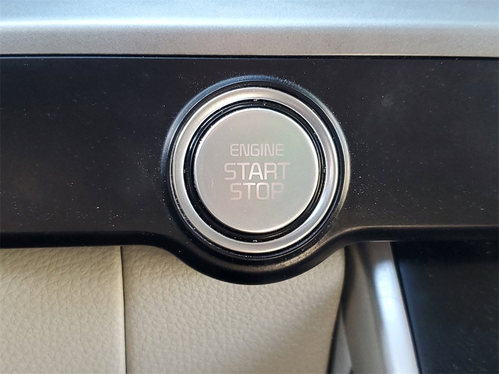 Certified 2023 Kia Carnival LX image 24