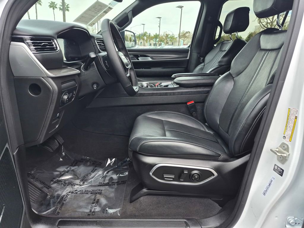 Used 2024 Jeep Wagoneer L Series II image 13