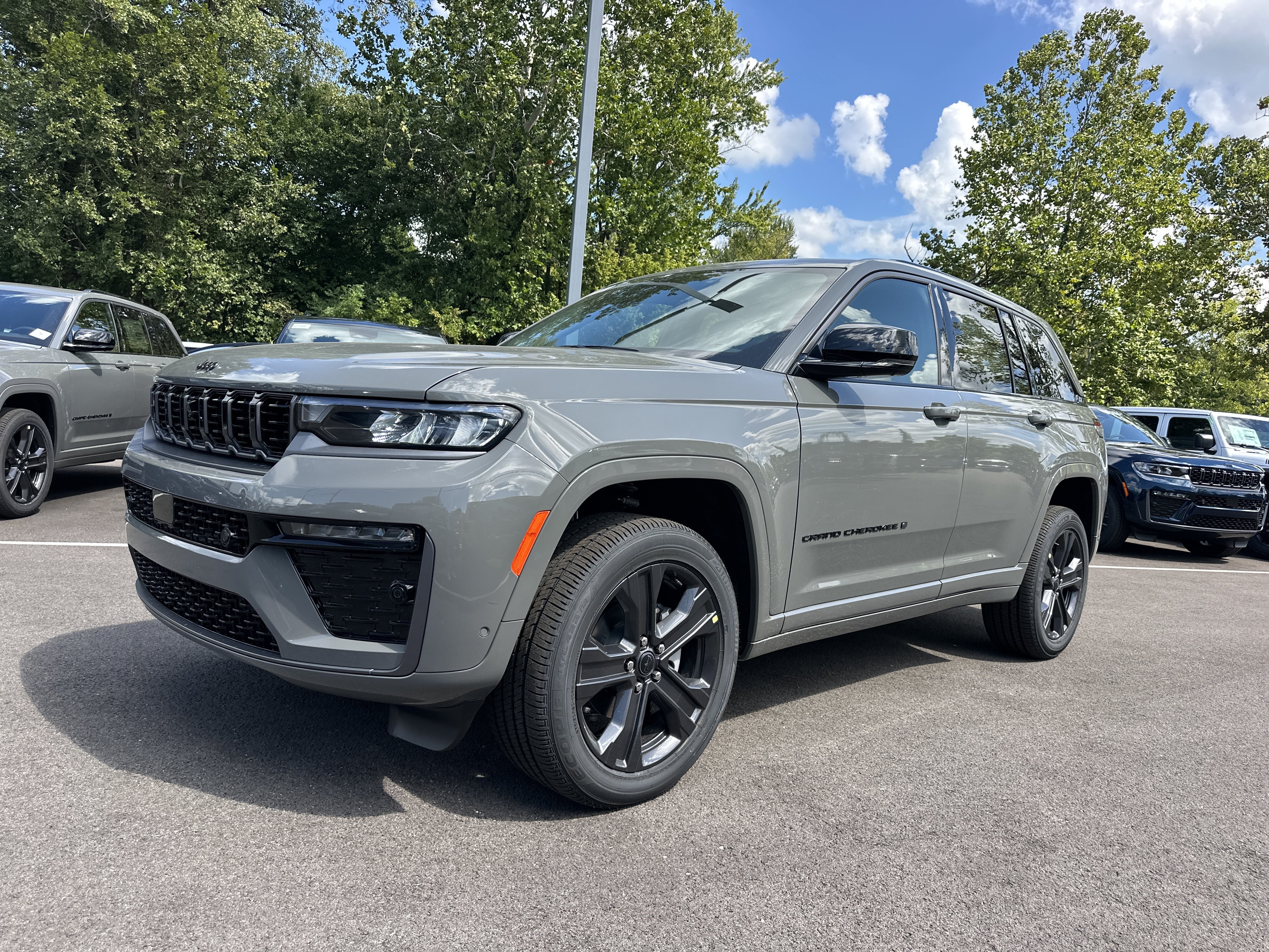 New 2027 Jeep Grand Cherokee Limited AWD/4WD image 23