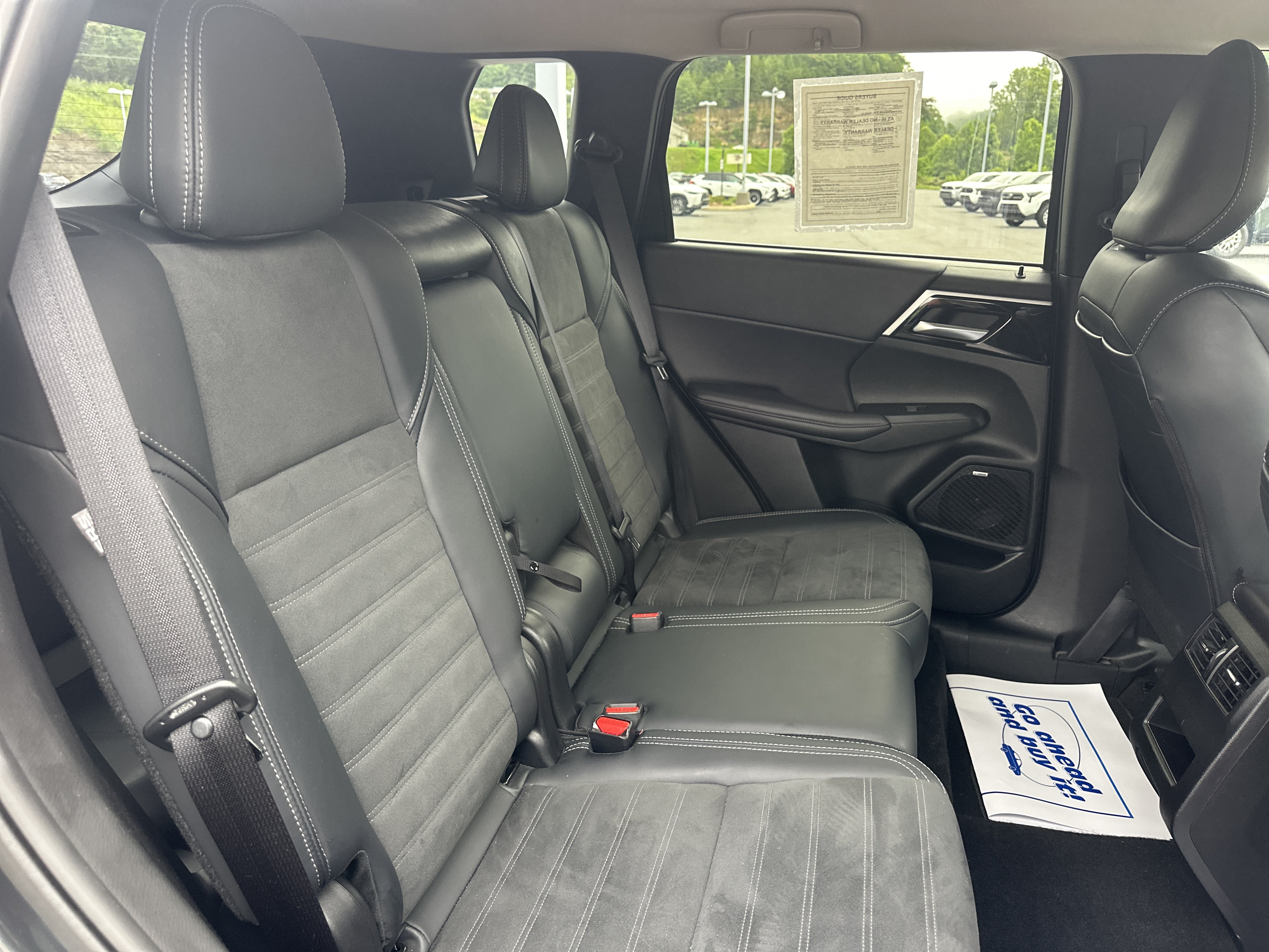 Used 2025 Mitsubishi Outlander SE AWD/4WD image 29