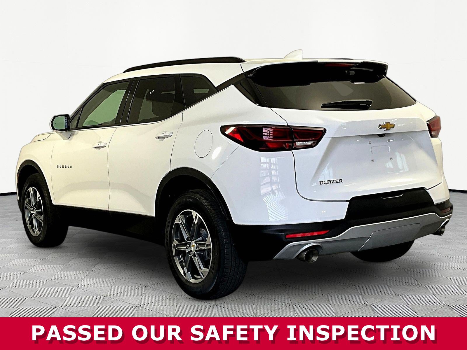 Used 2024 Chevrolet Blazer LT w/ Convenience Package FWD image 4