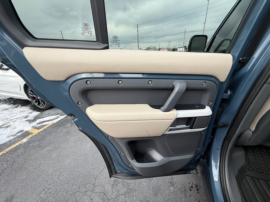 Used 2020 Land Rover Defender 110 HSE image 19