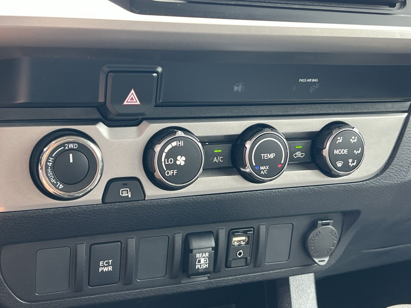 Used 2019 Toyota Tacoma SR5 AWD/4WD image 20