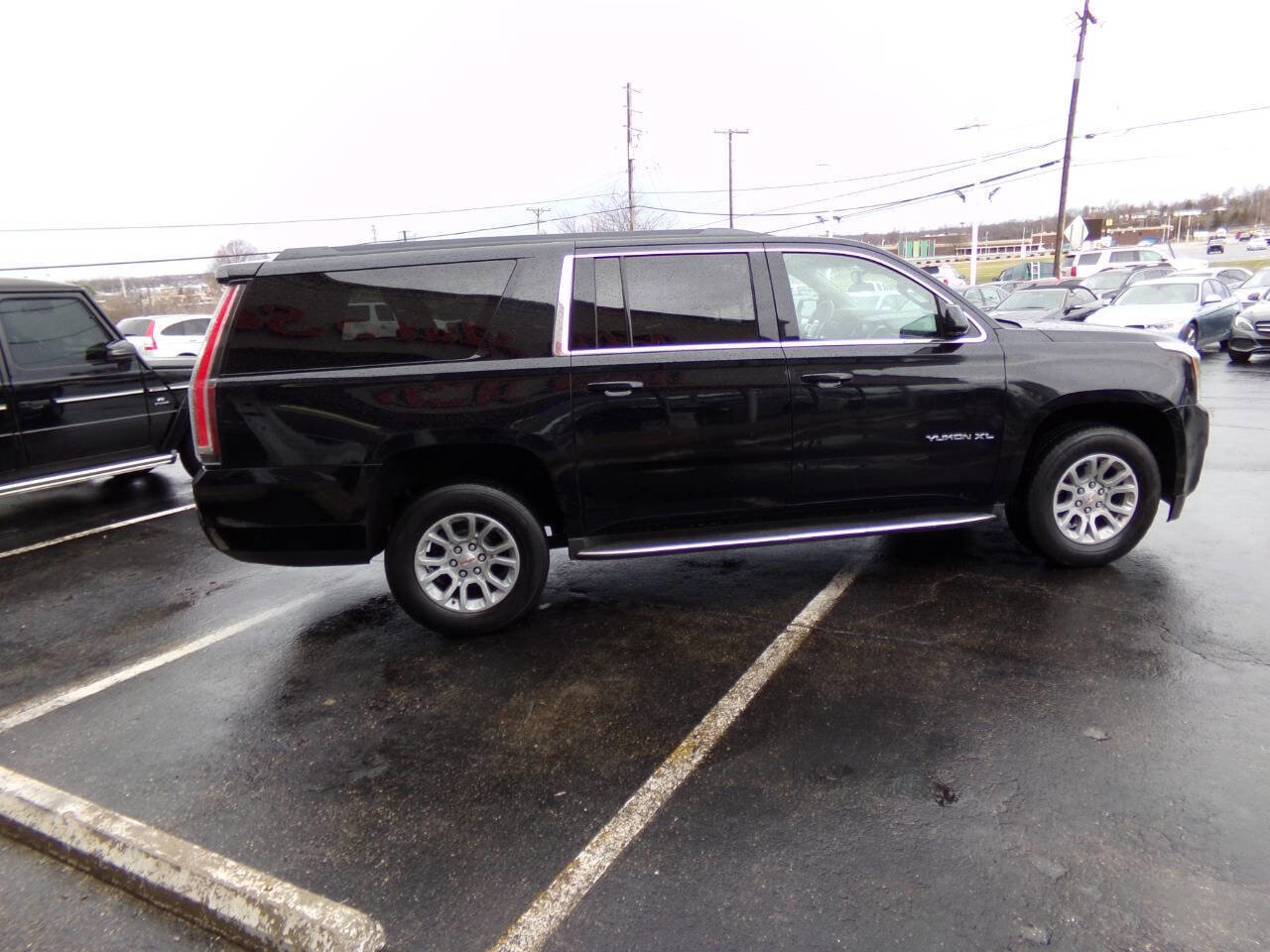 Used 2016 GMC Yukon XL SLE image 2